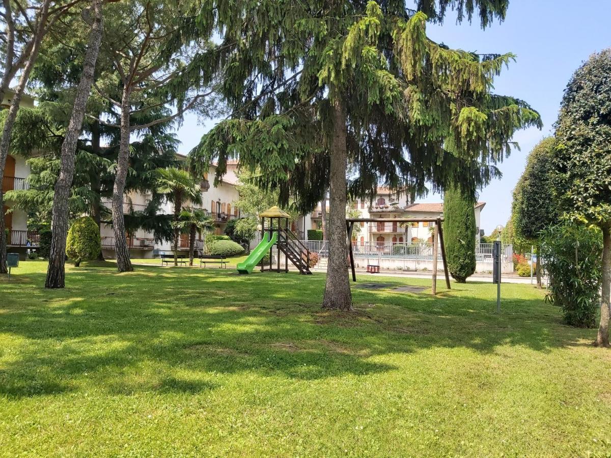 I Limoni Bilocale In Residence Con Piscina Peschiera del Garda Exterior foto